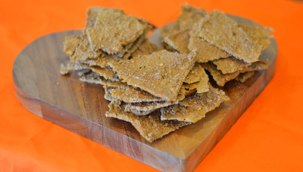 Dehydrated raw crackers